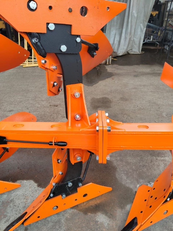 Плуг навесной оборотный 3/35+1 купить в Махачкале – «БДН-АгроКубань», 7