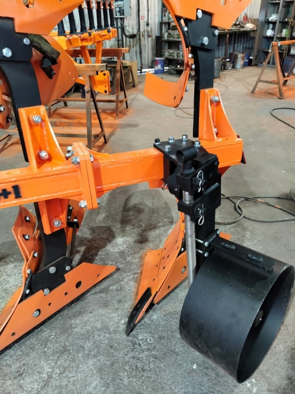 Плуг навесной оборотный 3/35+1 купить в Махачкале – «БДН-АгроКубань», 9