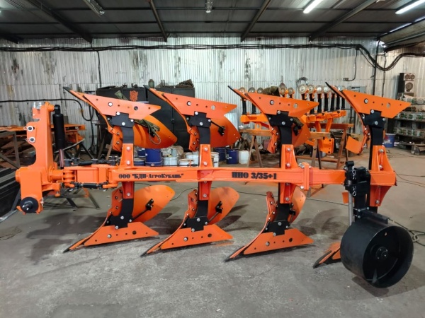 Плуг навесной оборотный 3/35+1 купить в Махачкале – «БДН-АгроКубань», 2